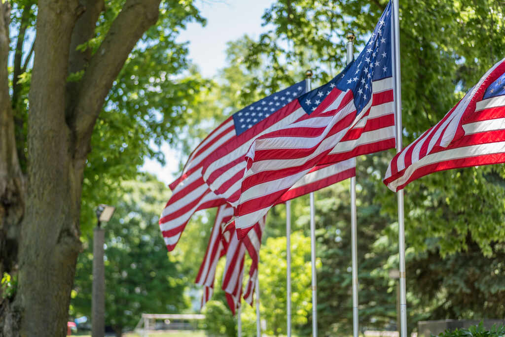 7 bandeiras dos estados unidos agrupadas um atrás da outra