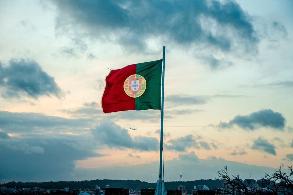 Bandeira de Portugal hasteada